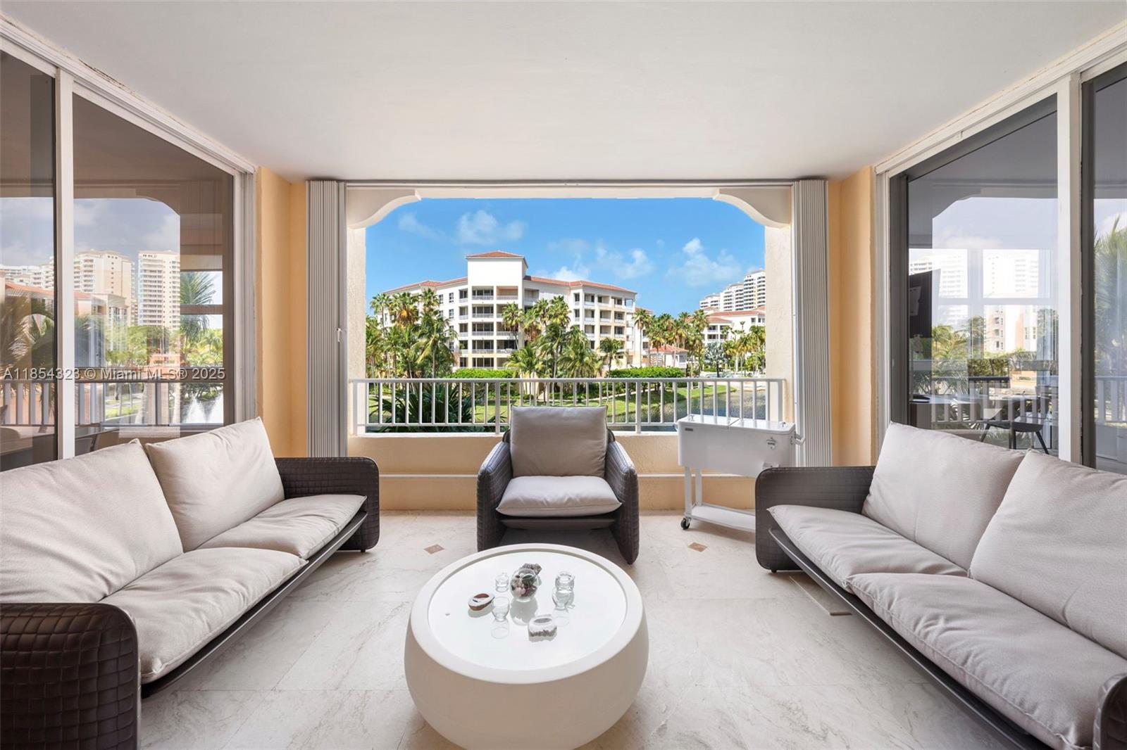 723 Crandon Blvd #305 Key Biscayne, FL 33149