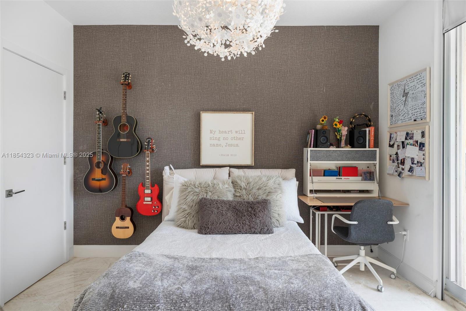 723 Crandon Blvd #305 Key Biscayne, FL 33149