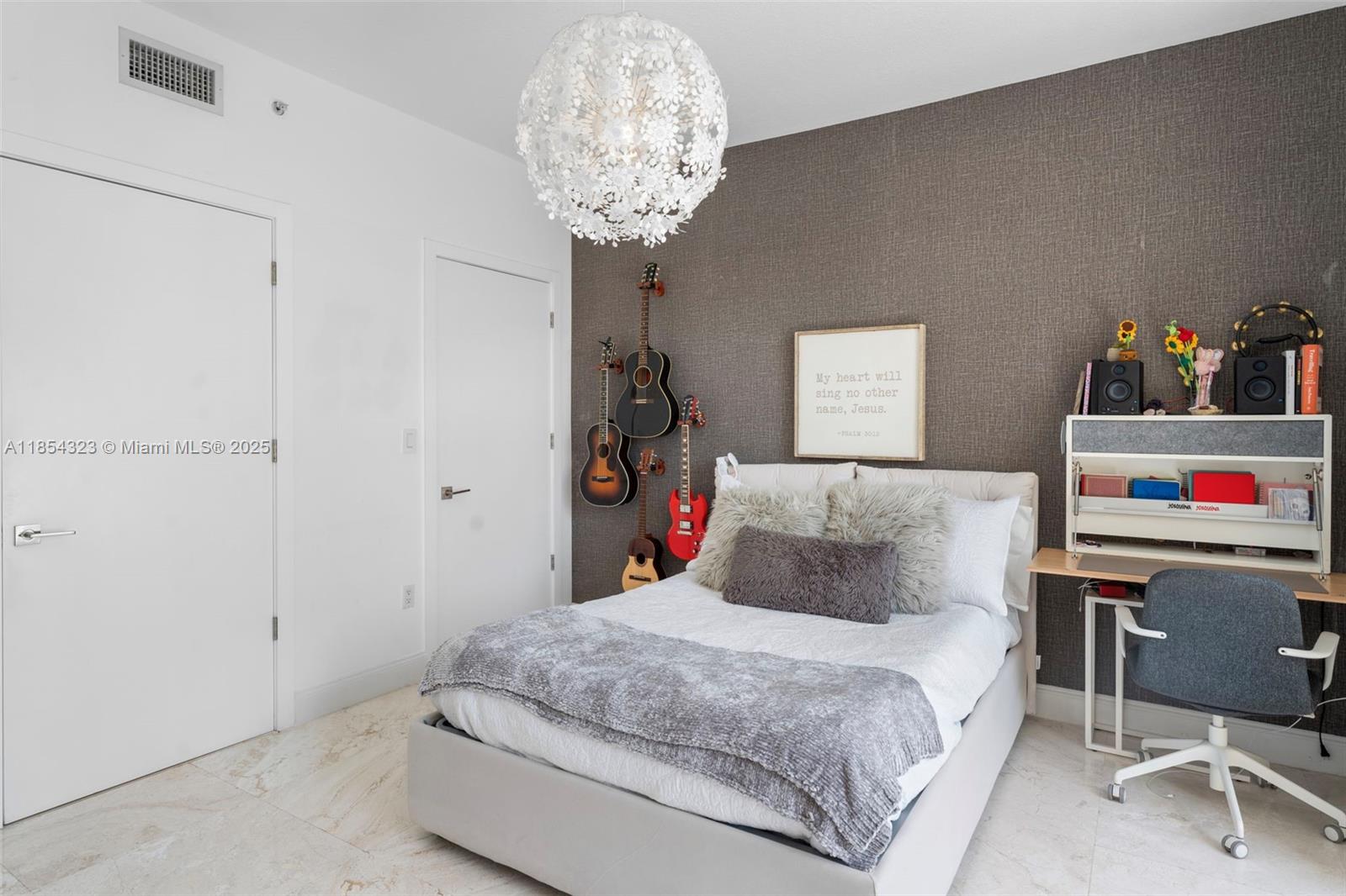 723 Crandon Blvd #305 Key Biscayne, FL 33149