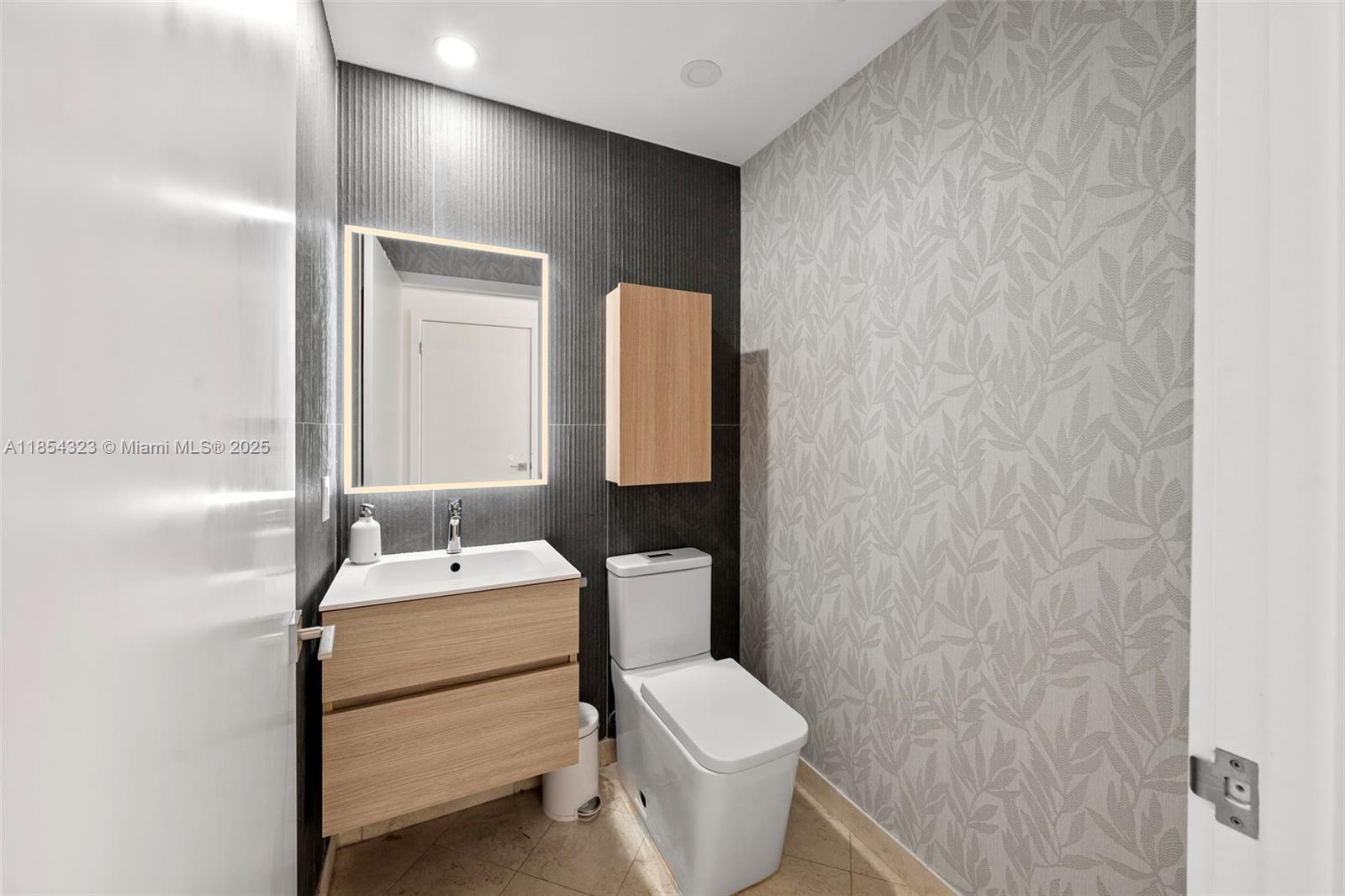 723 Crandon Blvd #305 Key Biscayne, FL 33149