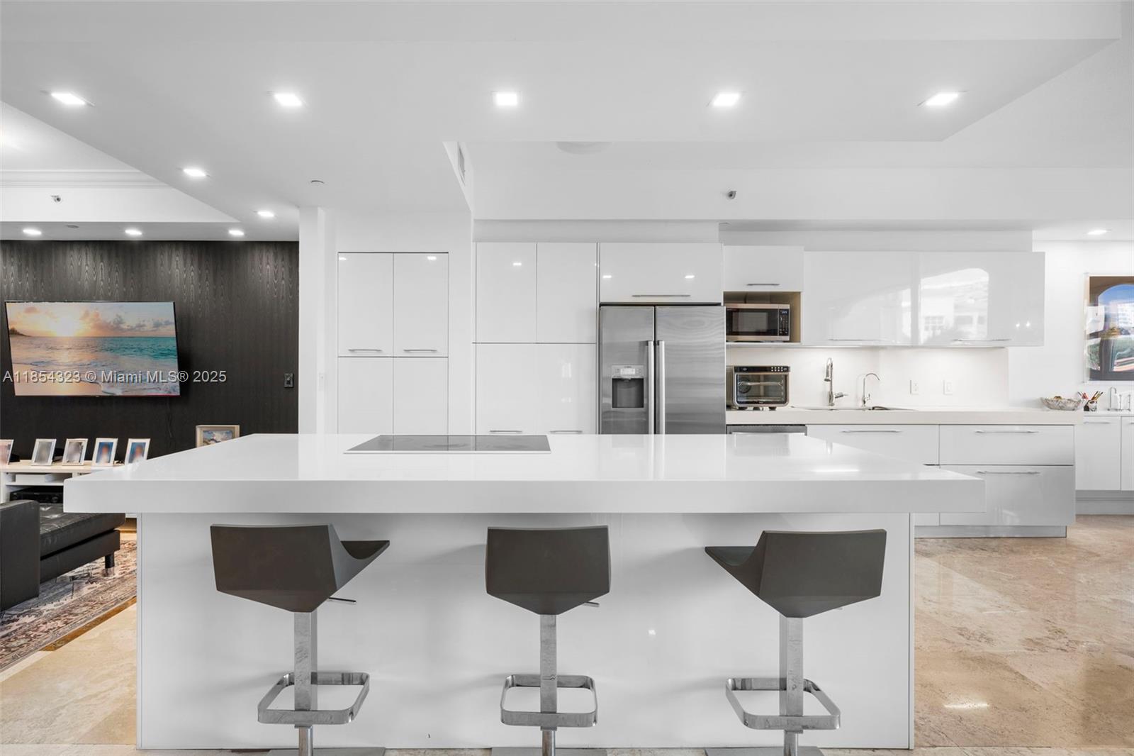 723 Crandon Blvd #305 Key Biscayne, FL 33149