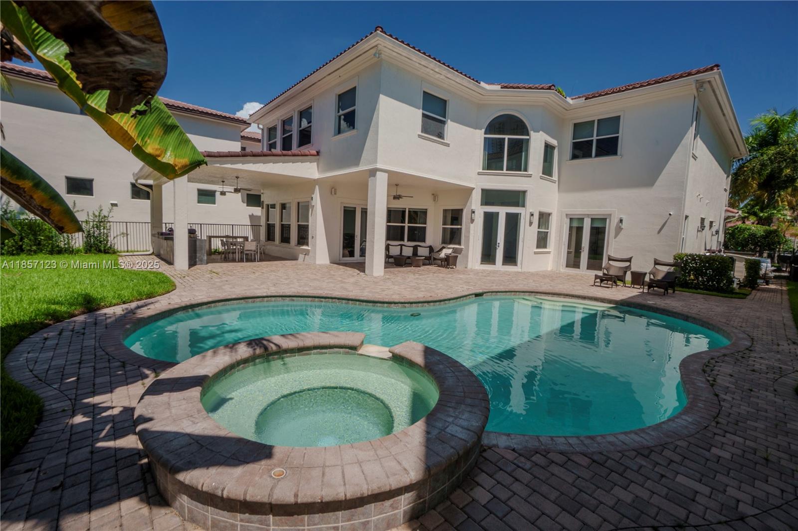 822 Meridian Ln