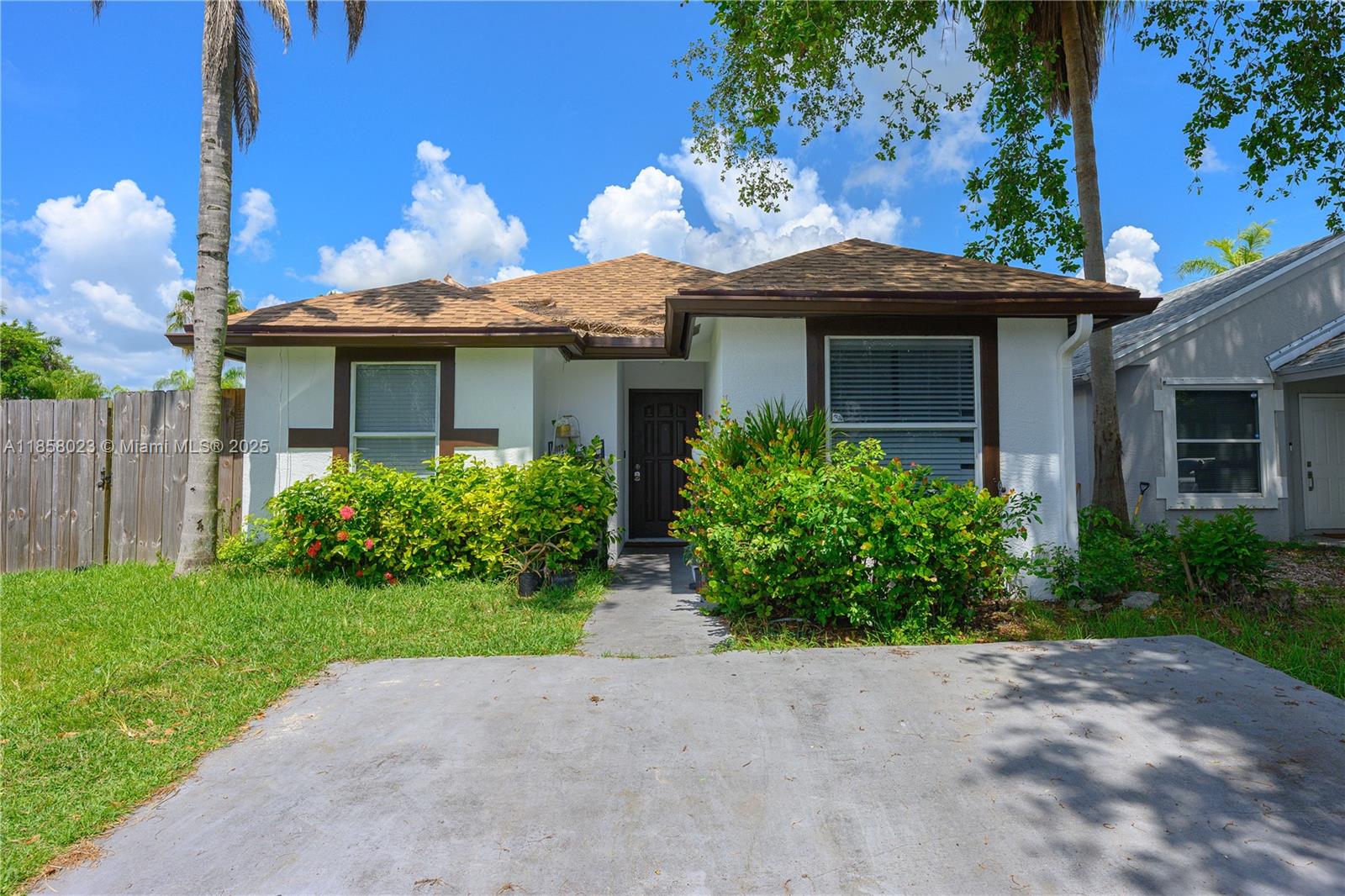 998 SW 8th Pl