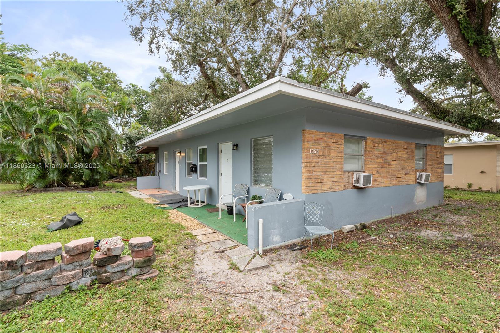 1040 SW 28th St #4