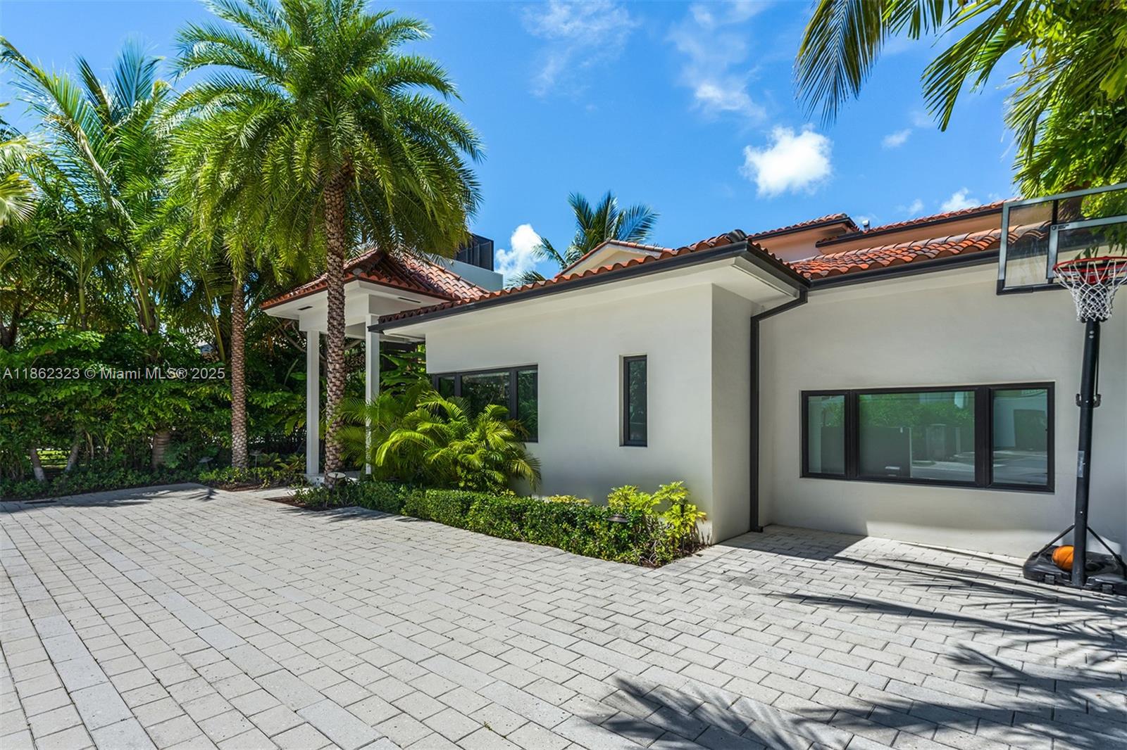 3734 Chase Ave Miami Beach, FL 33140