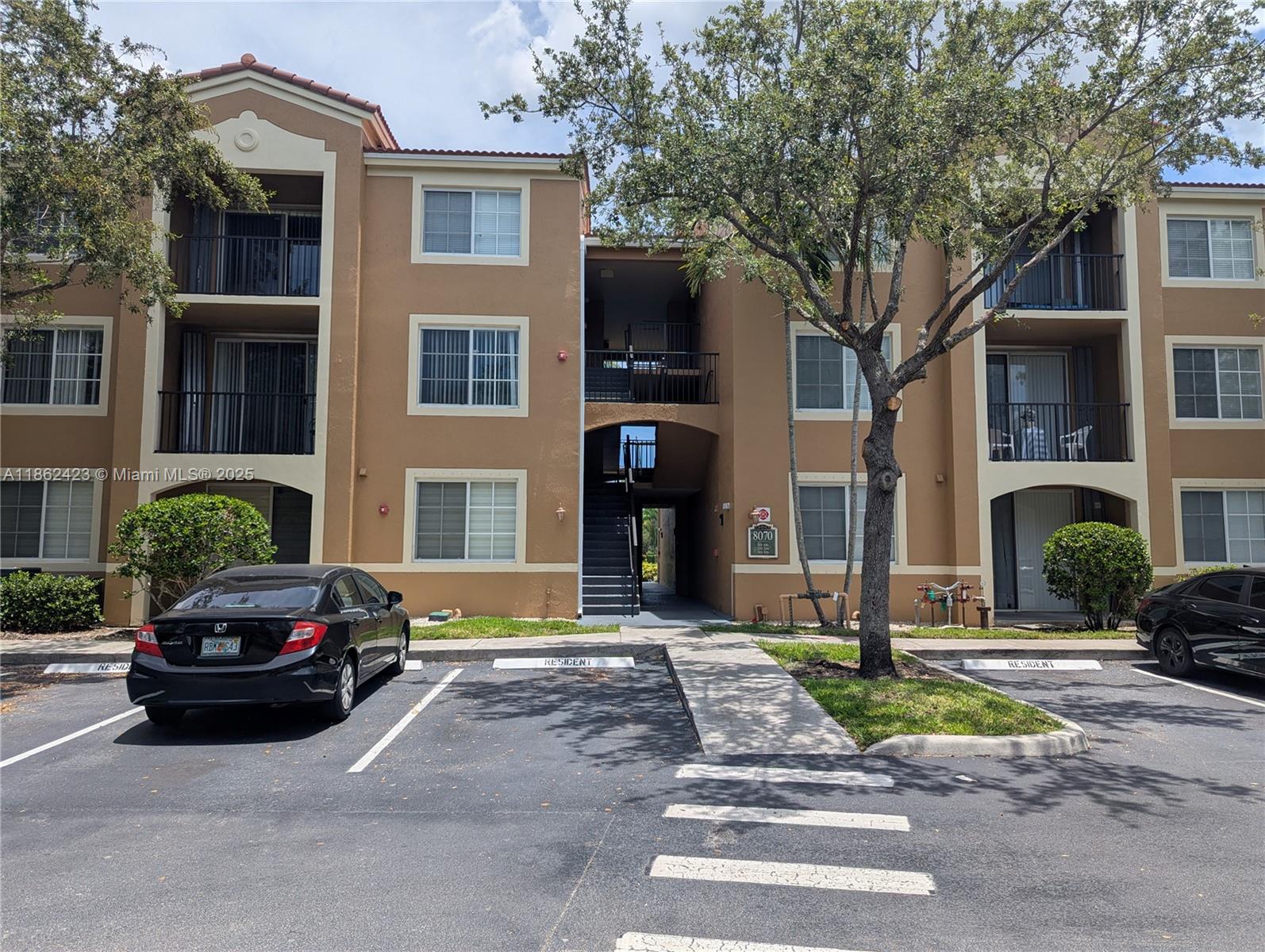 8070 N Nob Hl Rd #203