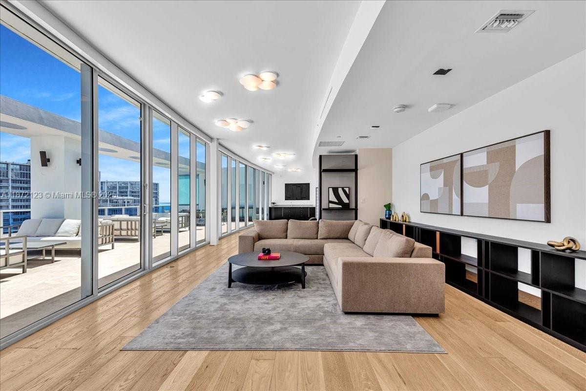 image Epic Residence33