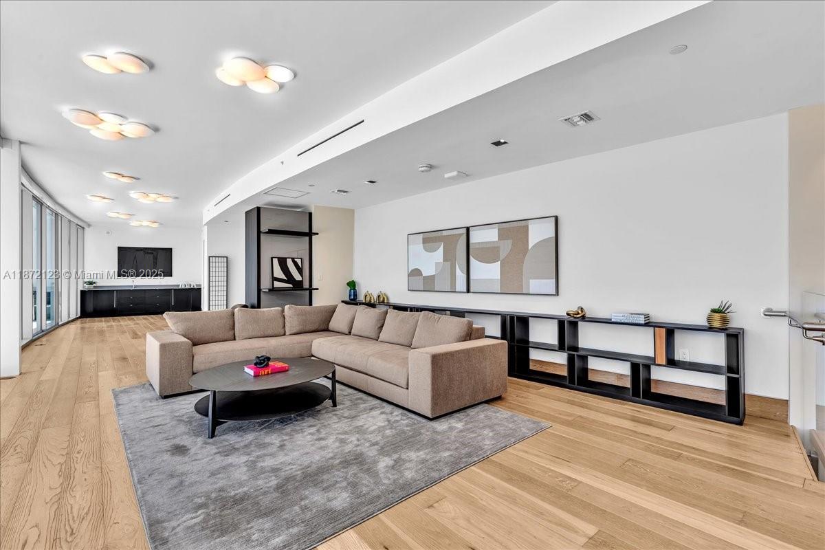 image Epic Residence34