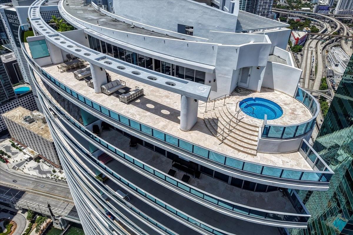 image Epic Residence51