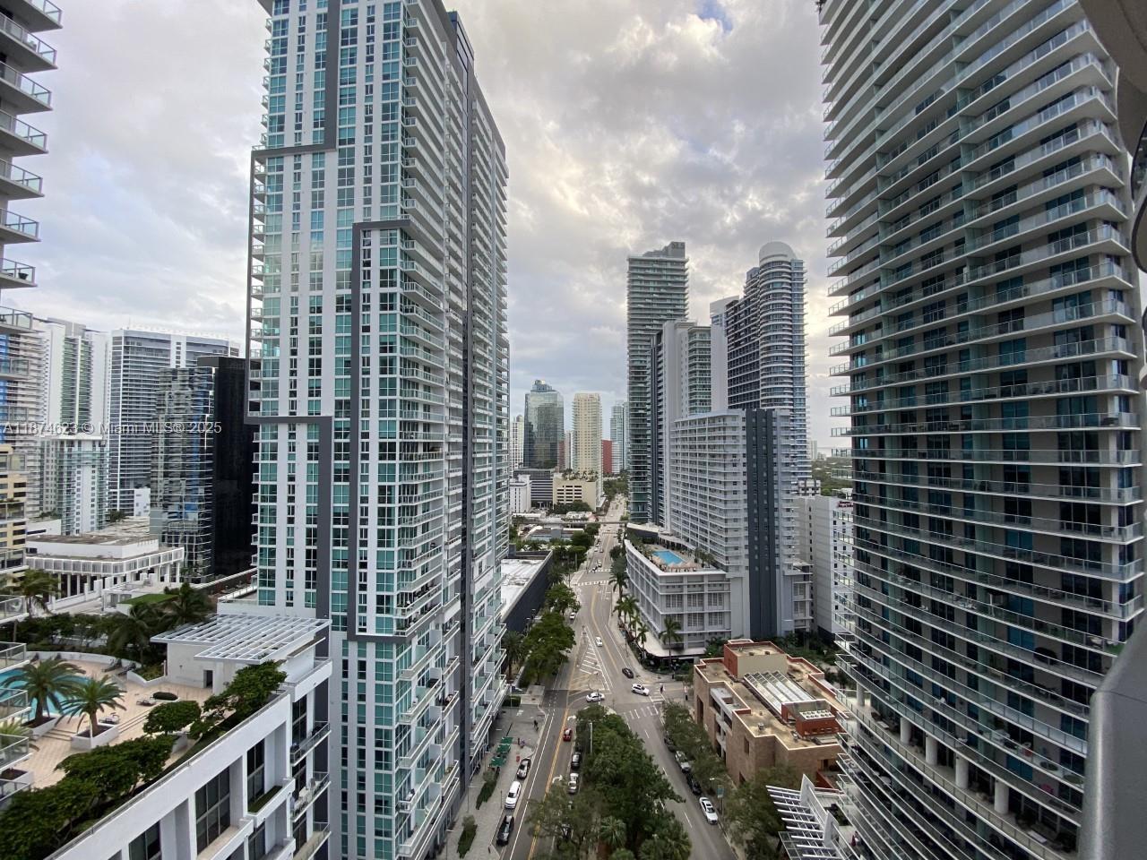 1000 Brickell Plz #2201