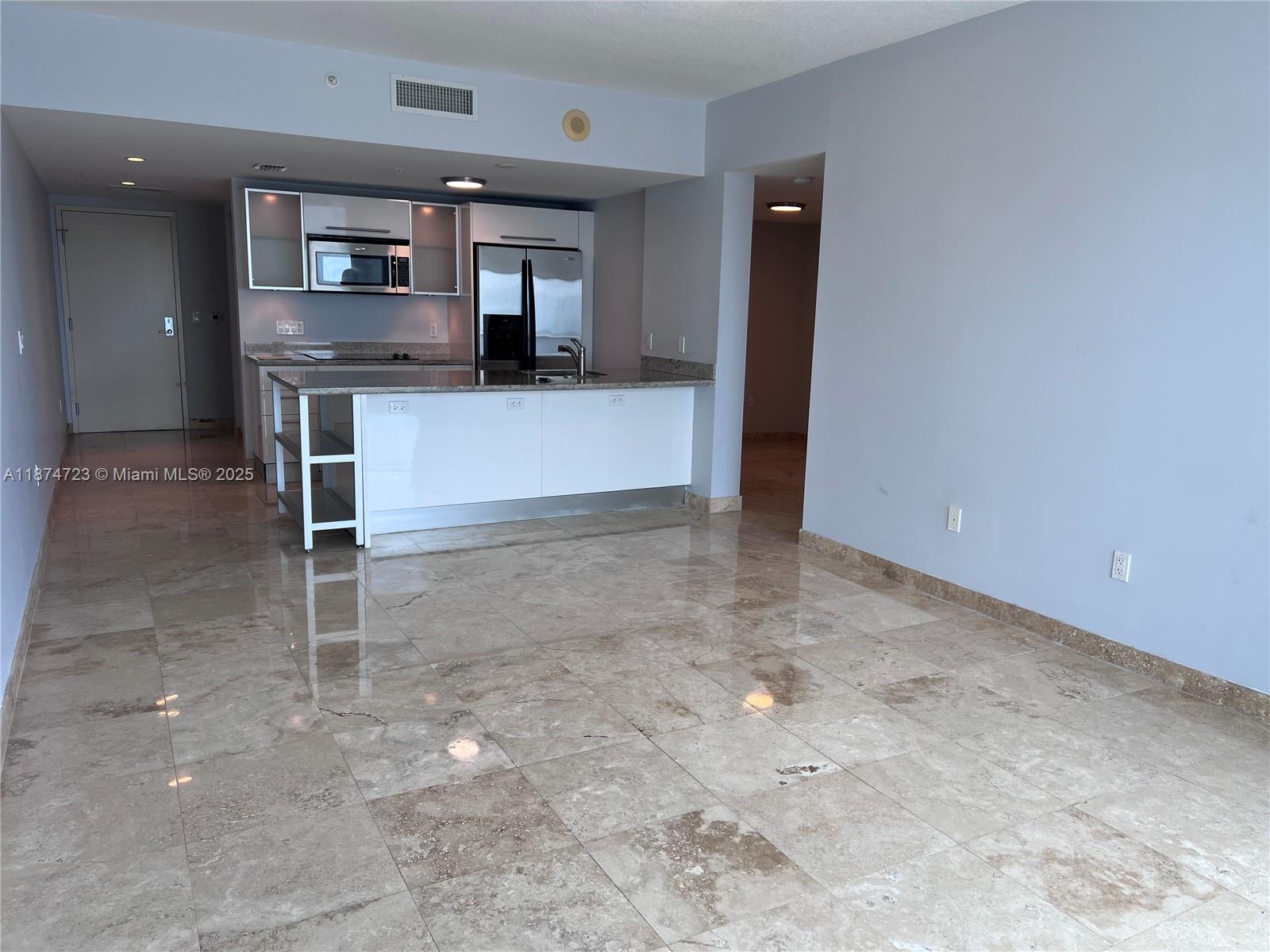 185 SW 7th St #4204