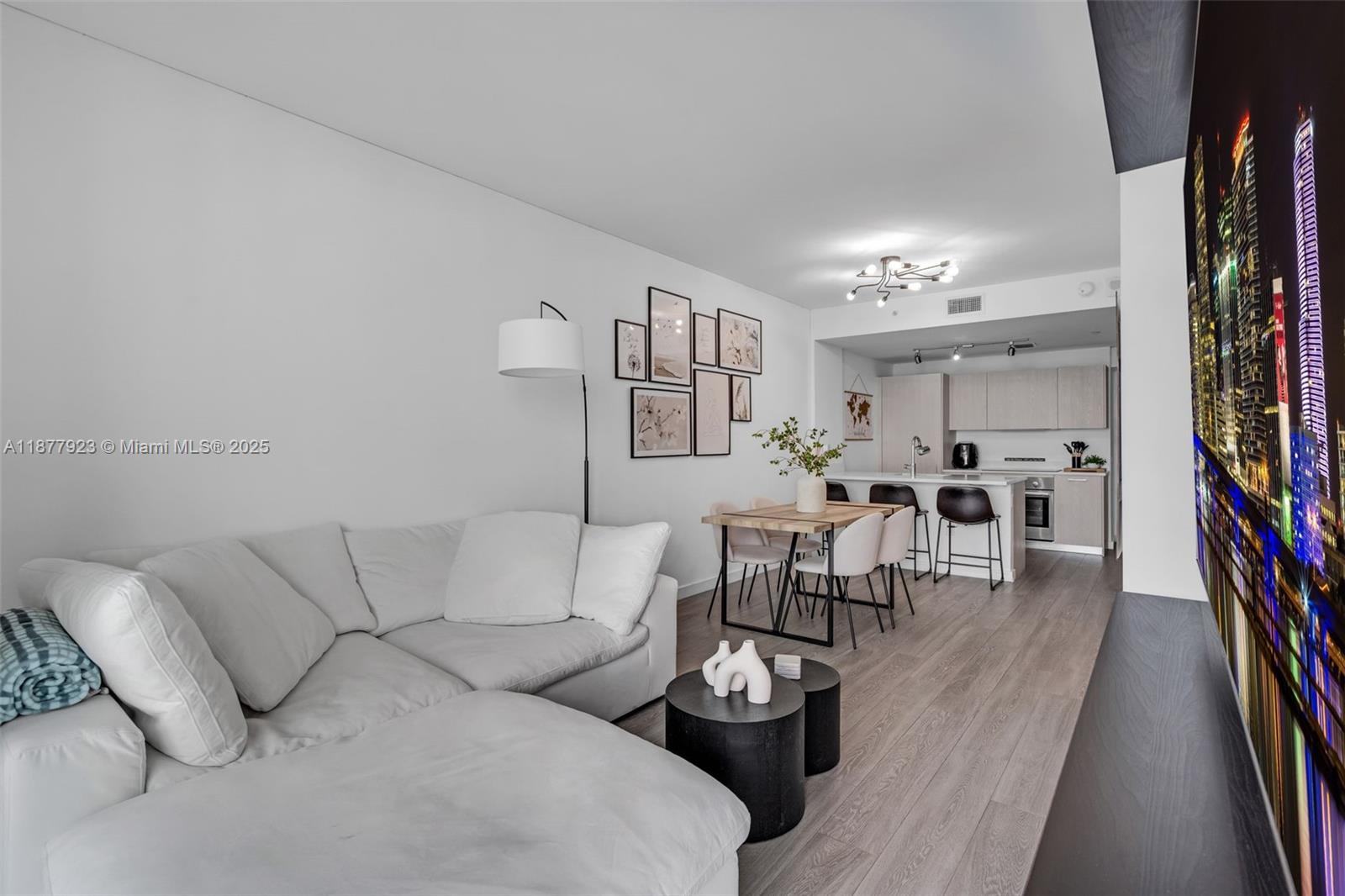 image Edgewater18