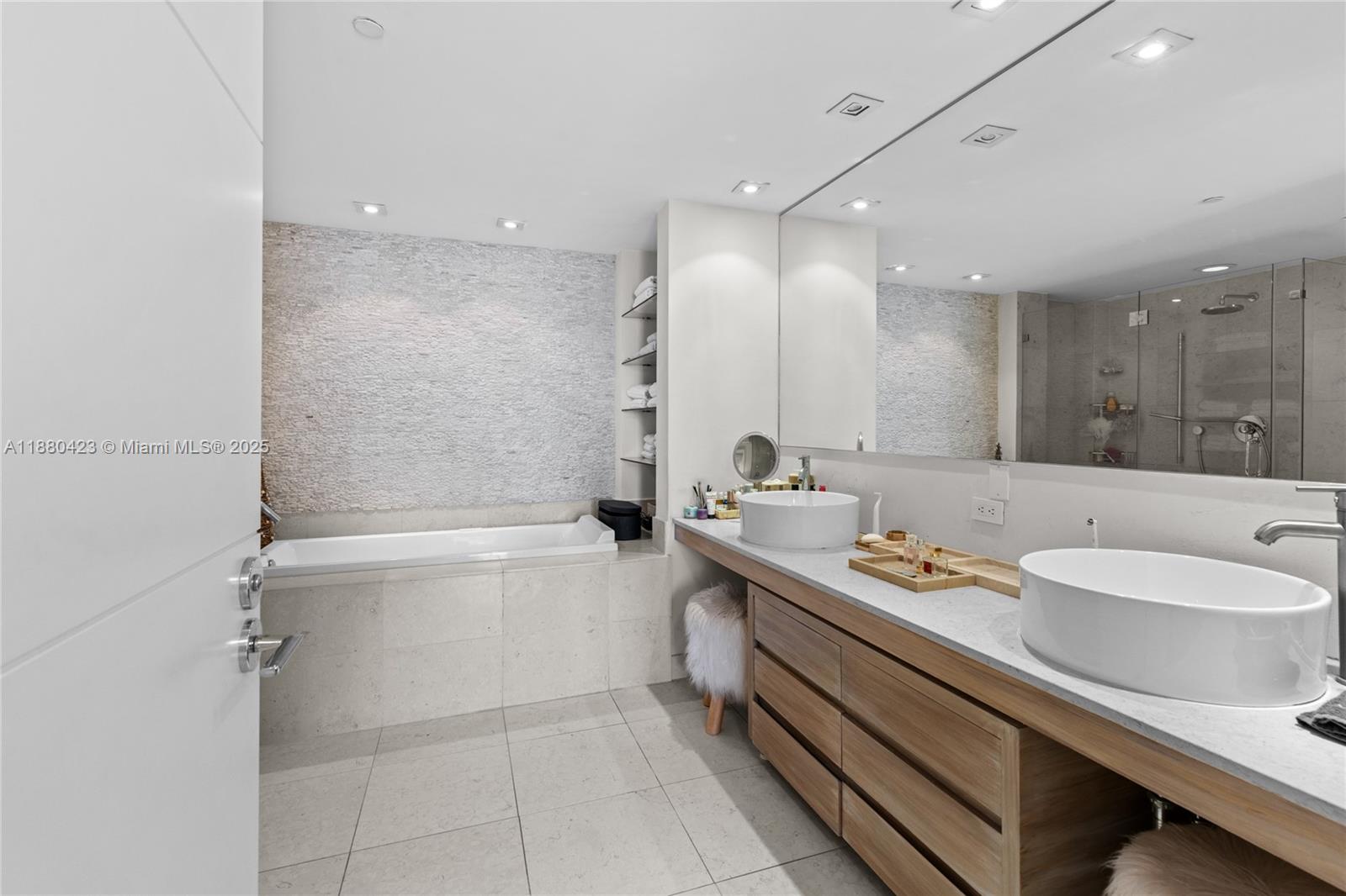 image Icon Brickell Tower I10