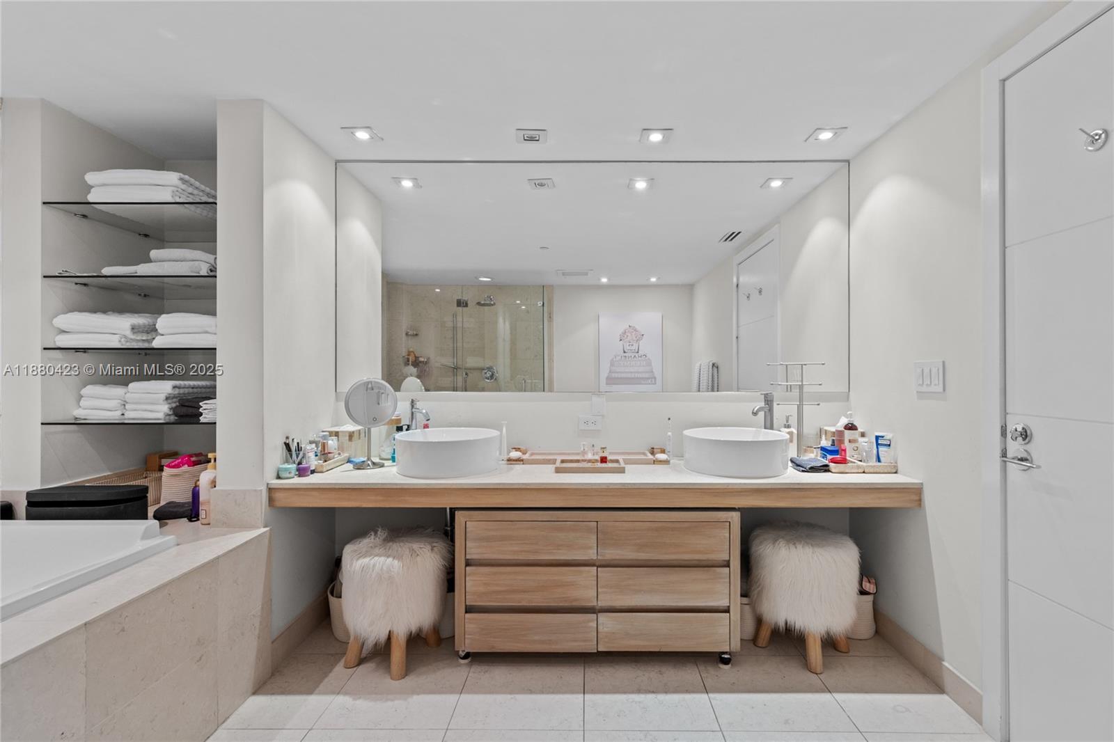 image Icon Brickell Tower I12