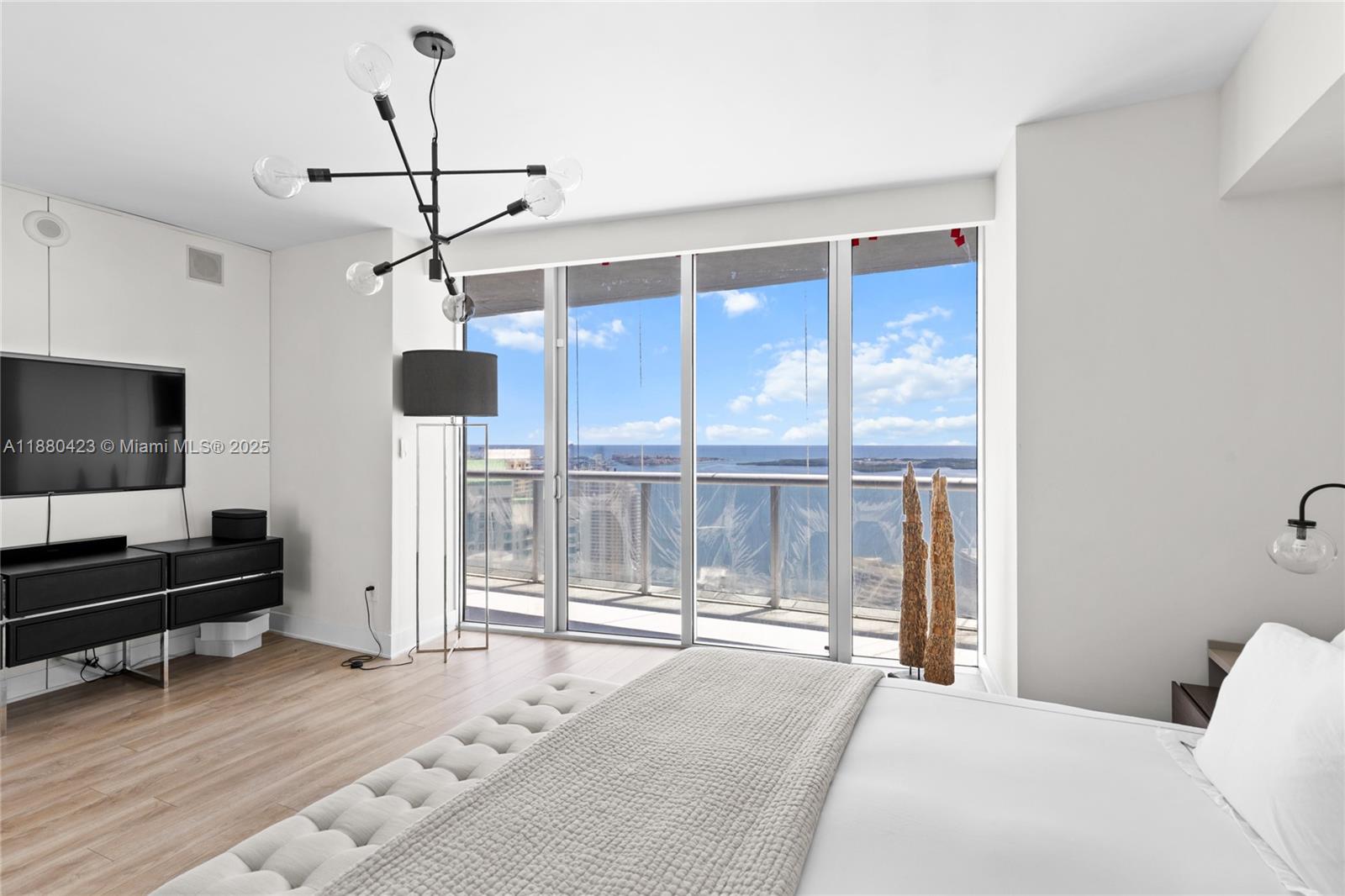 image Icon Brickell Tower I14