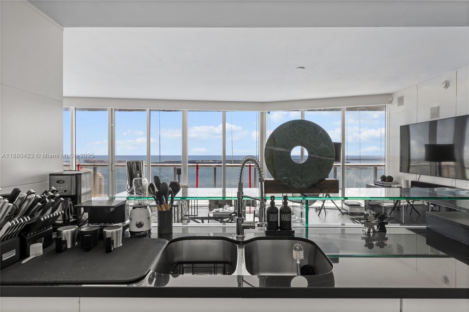 image Icon Brickell Tower I23