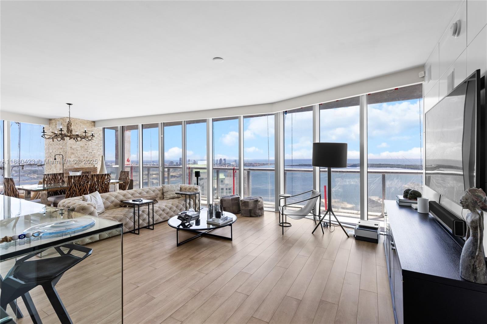 image Icon Brickell Tower I24