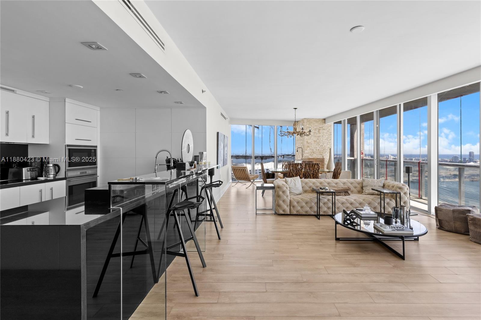 image Icon Brickell Tower I25