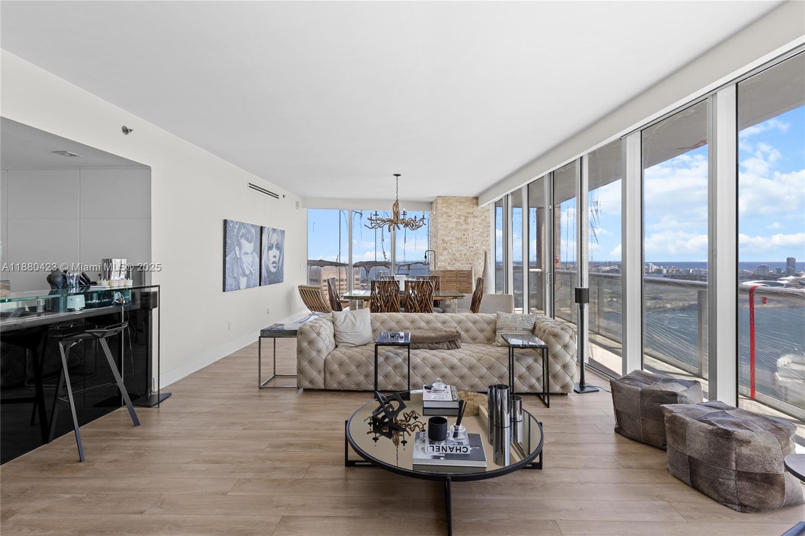 image Icon Brickell Tower I27