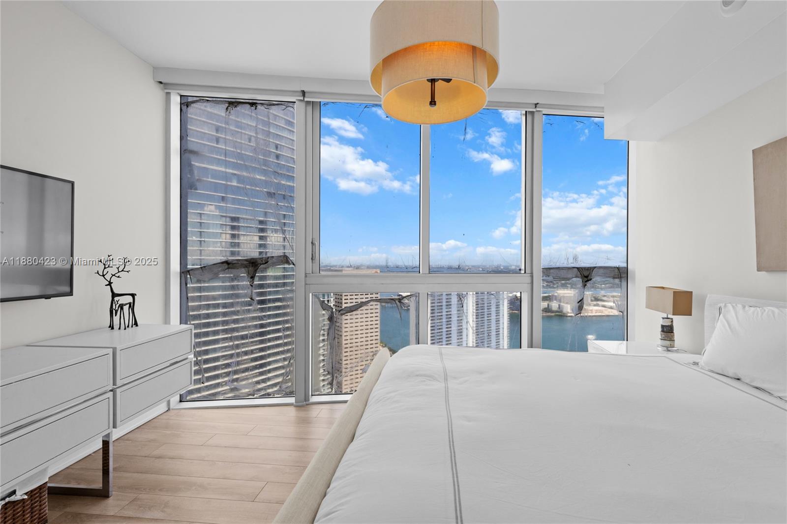 image Icon Brickell Tower I2