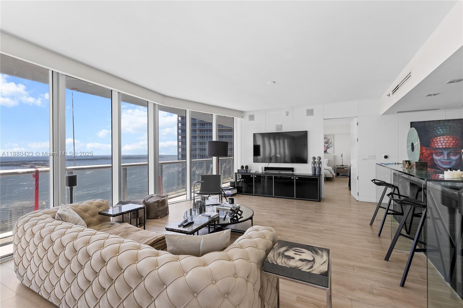 image Icon Brickell Tower I32