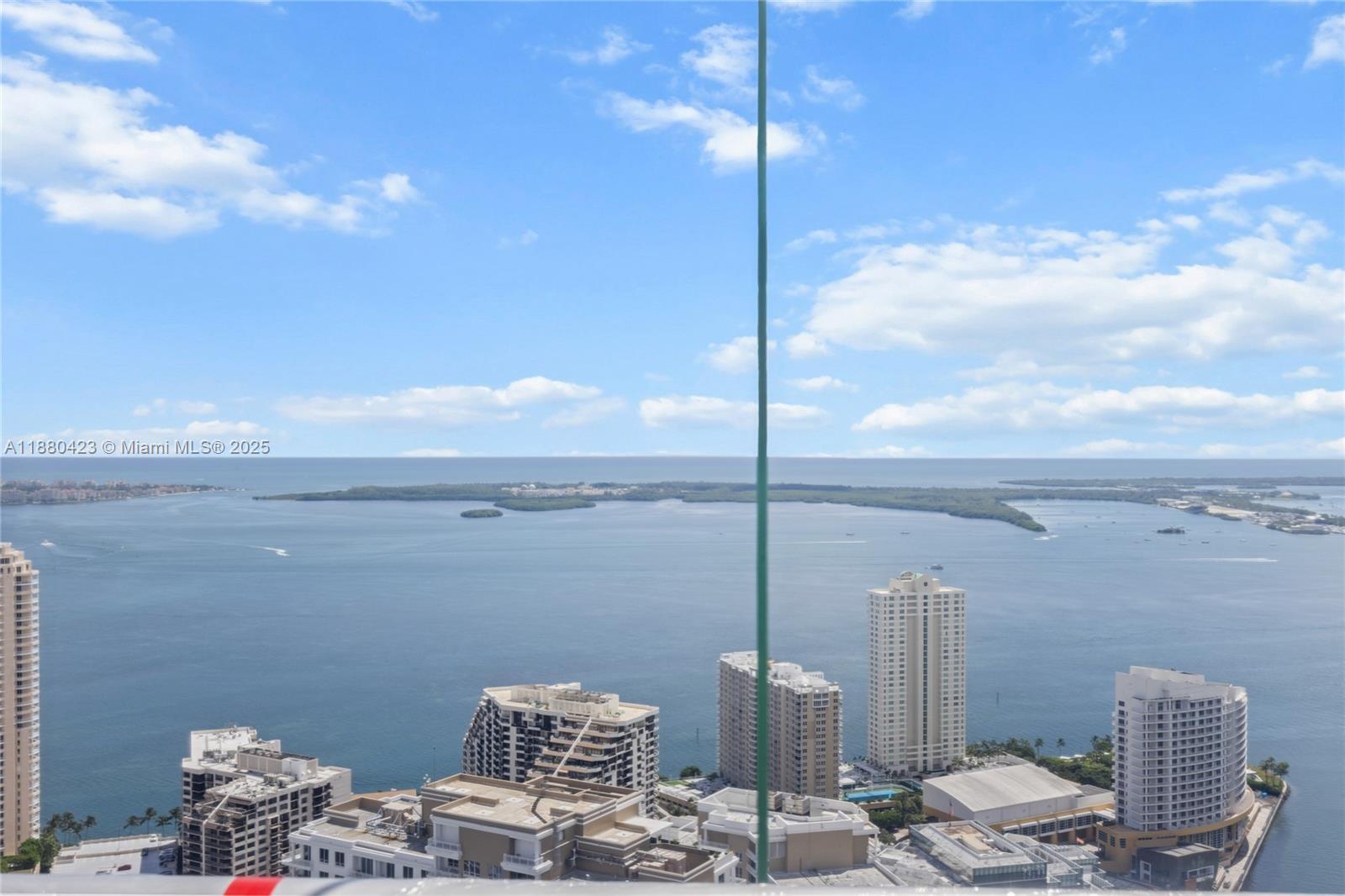 image Icon Brickell Tower I35