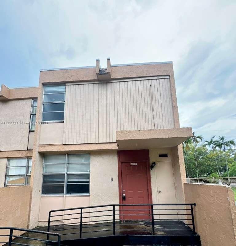 6023 SW 69th St #78