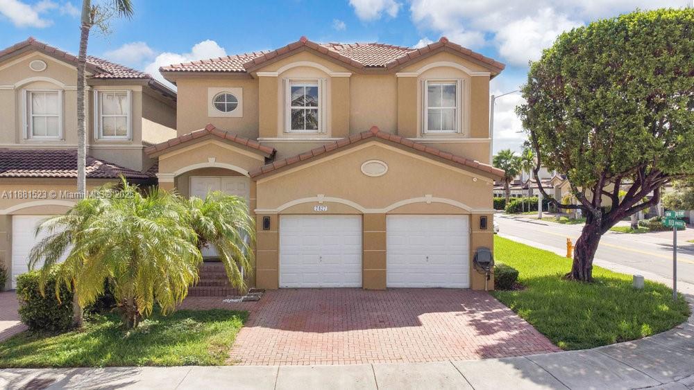 7427 NW 113th Path