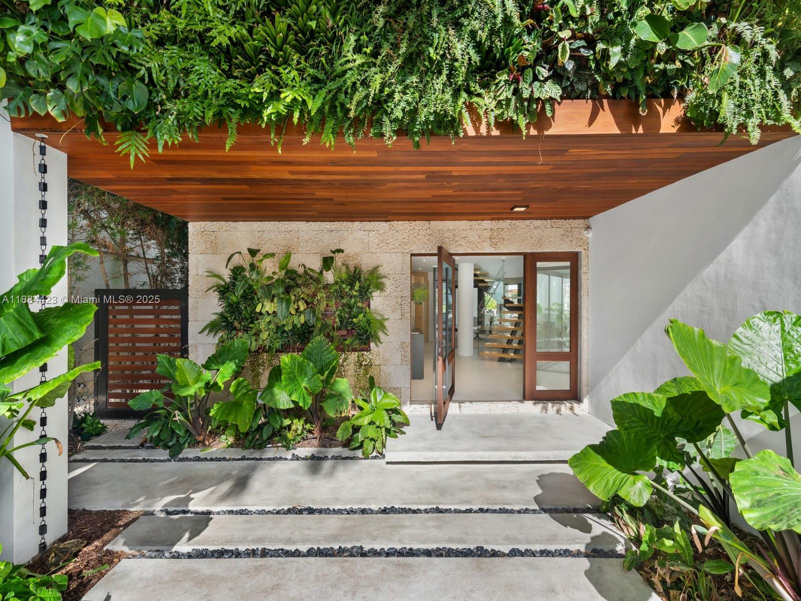 1755 Fairhaven Pl Miami, FL 33133