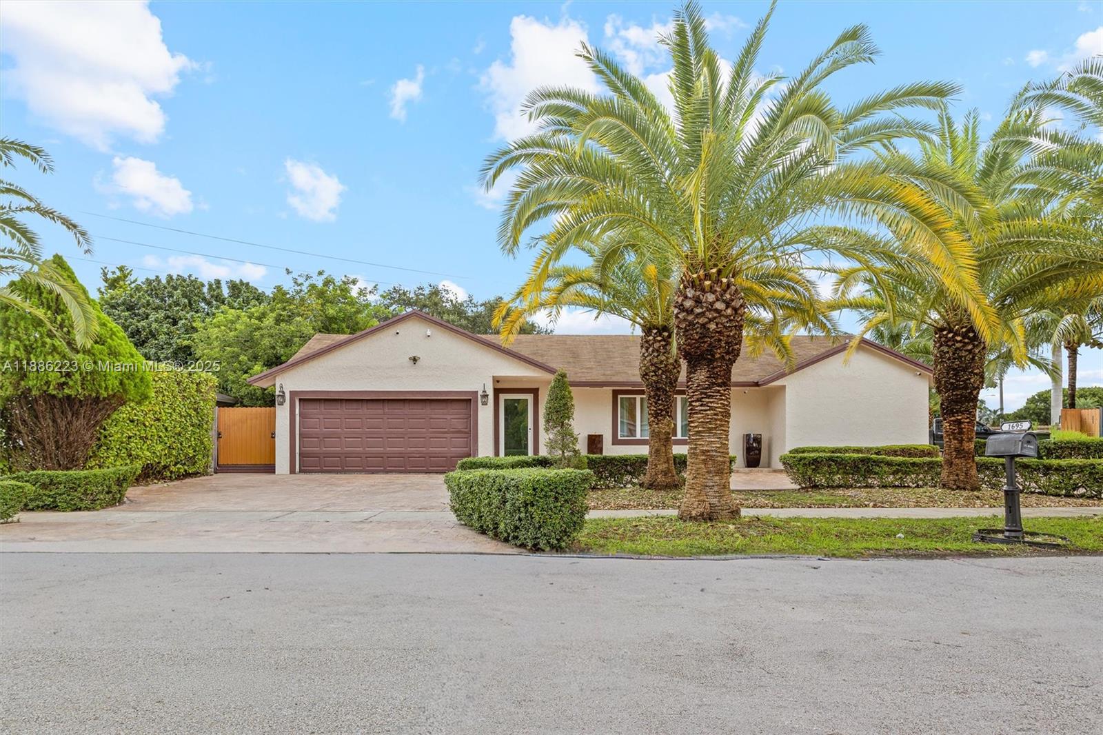 1695 N Bluebird Ln