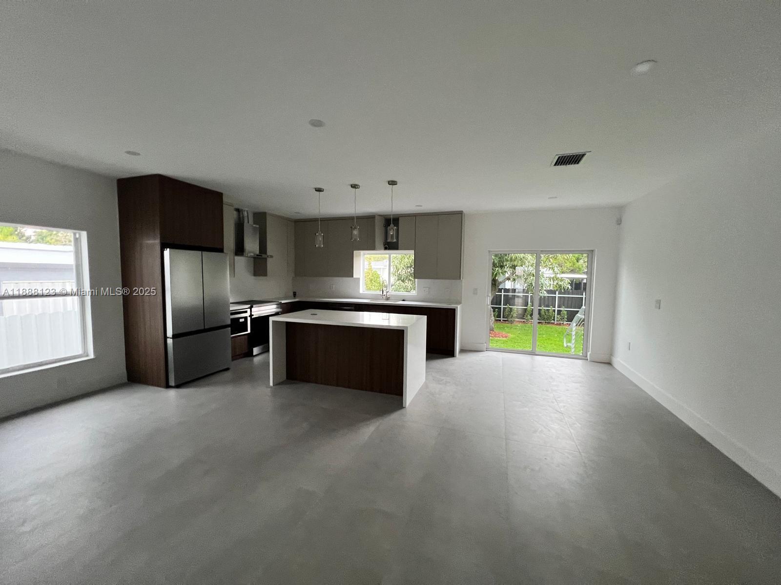 3431 NW 14th Ter Miami, FL 33125