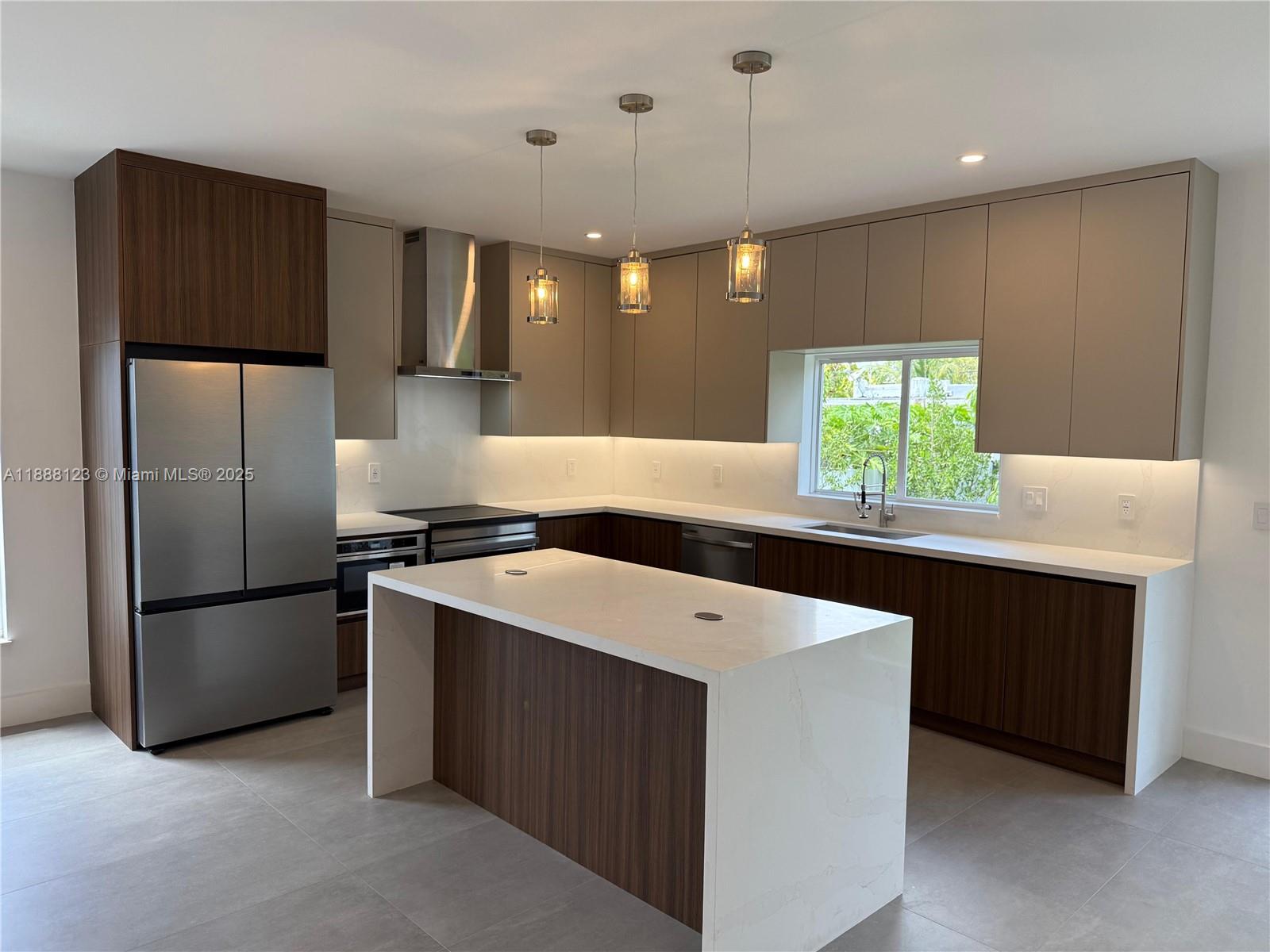 3431 NW 14th Ter Miami, FL 33125