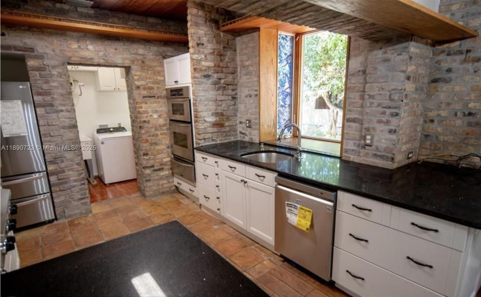 3050 Alton Rd Miami Beach, FL 33140