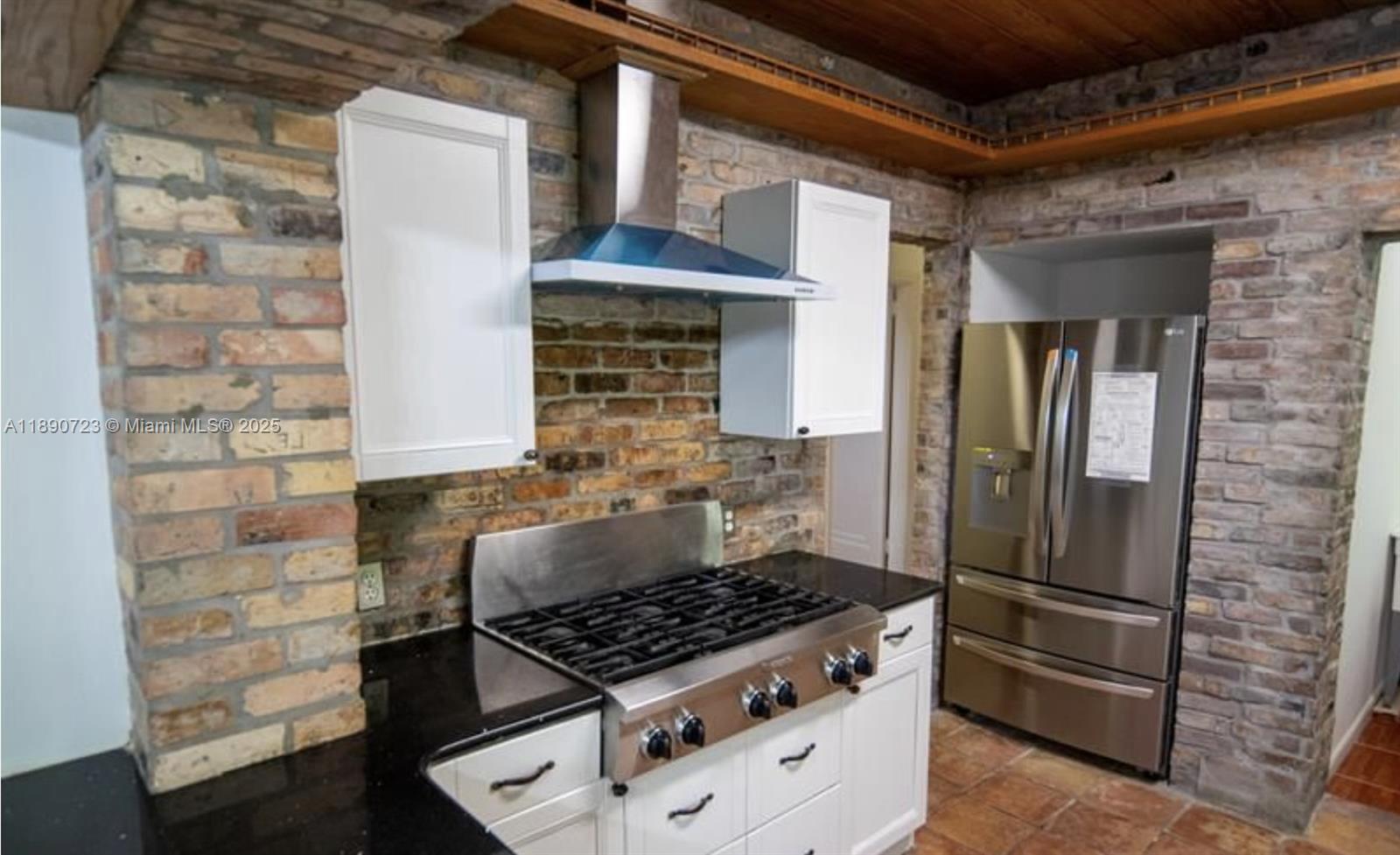 3050 Alton Rd Miami Beach, FL 33140