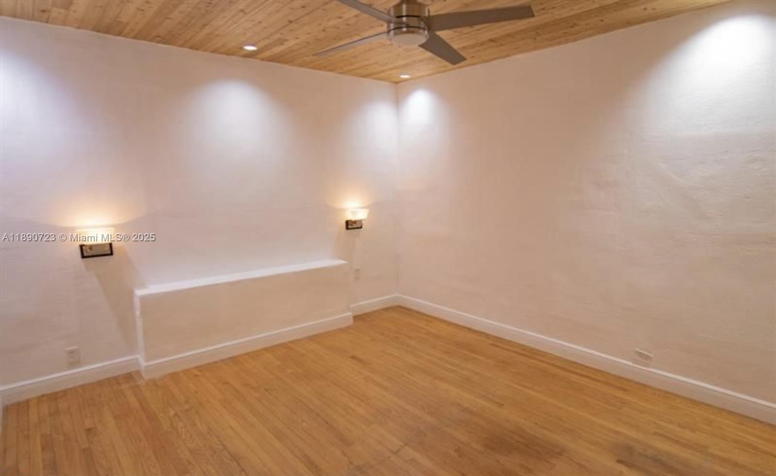 3050 Alton Rd Miami Beach, FL 33140