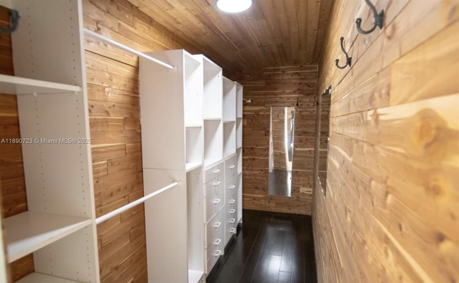 3050 Alton Rd Miami Beach, FL 33140