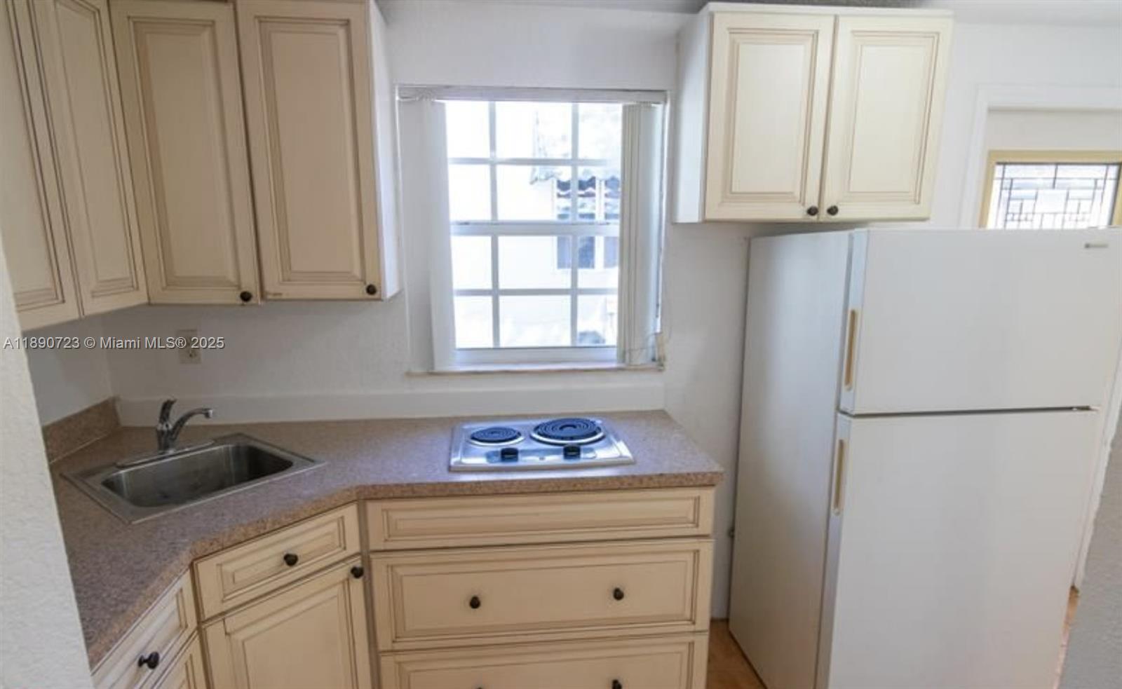 3050 Alton Rd Miami Beach, FL 33140