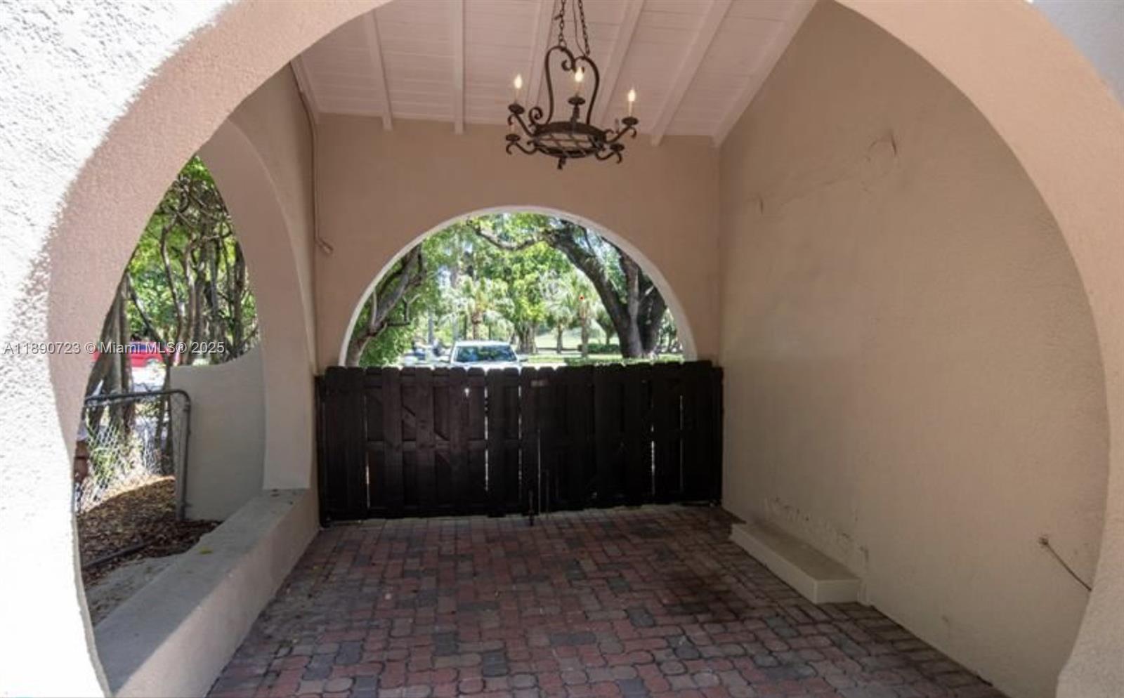 3050 Alton Rd Miami Beach, FL 33140