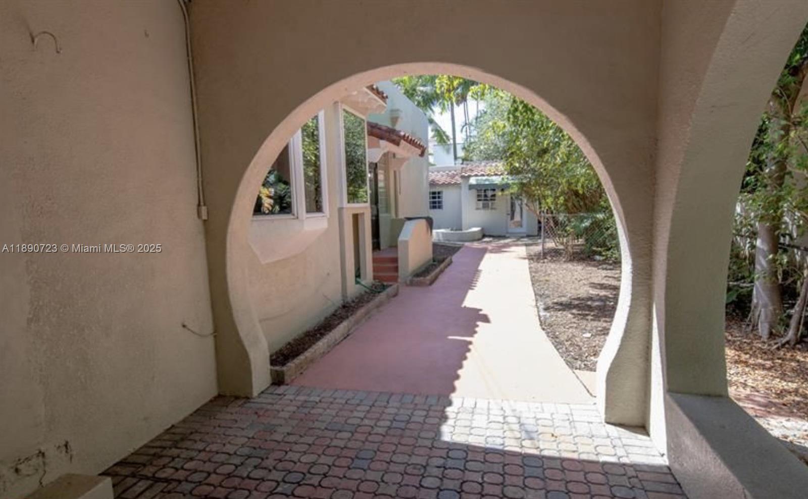 3050 Alton Rd Miami Beach, FL 33140