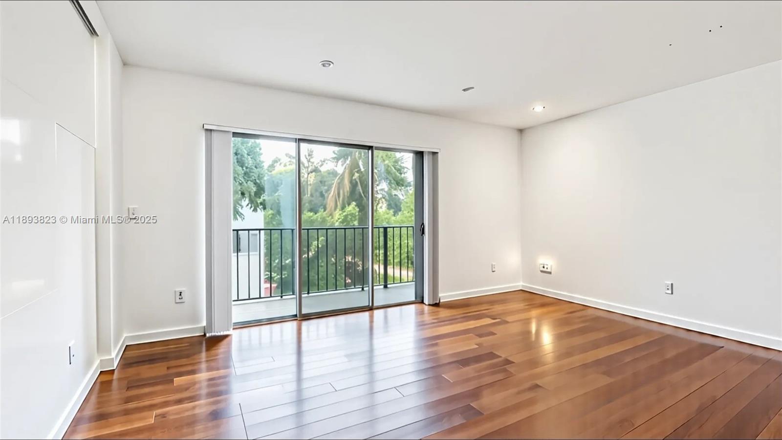 10090 Bay Hbr Ter #10090 Bay Harbor Islands, FL 33154