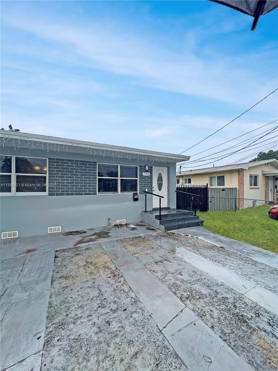 2783 - 2785 SW 33rd Ct