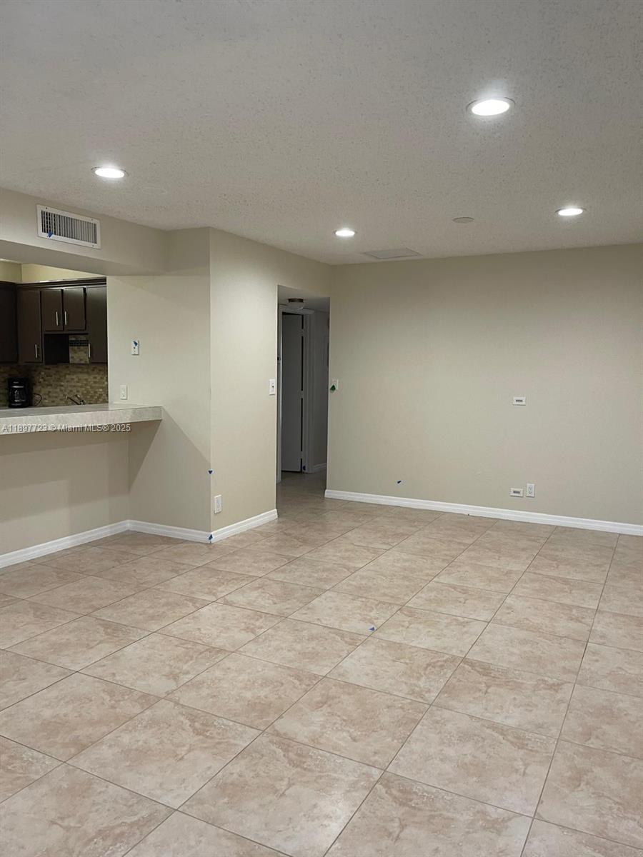 5512 Courtyard Dr #5512