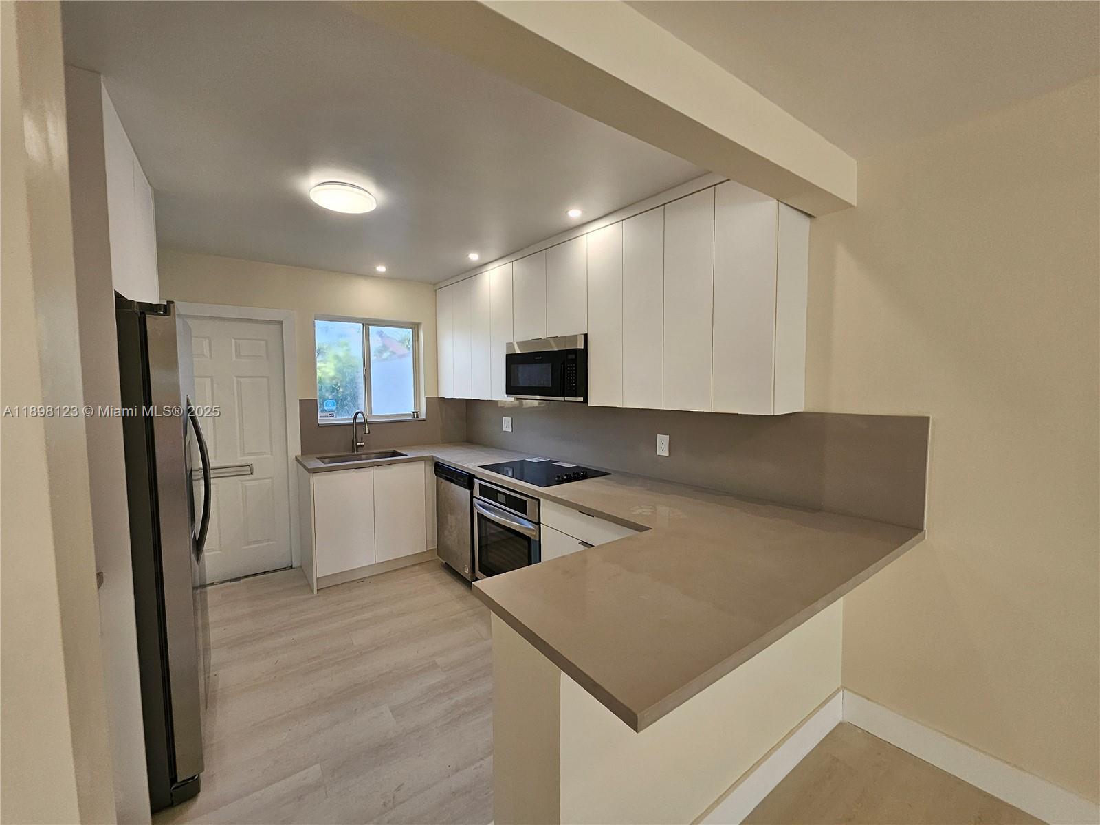 834 Raymond St Miami Beach, FL 33141