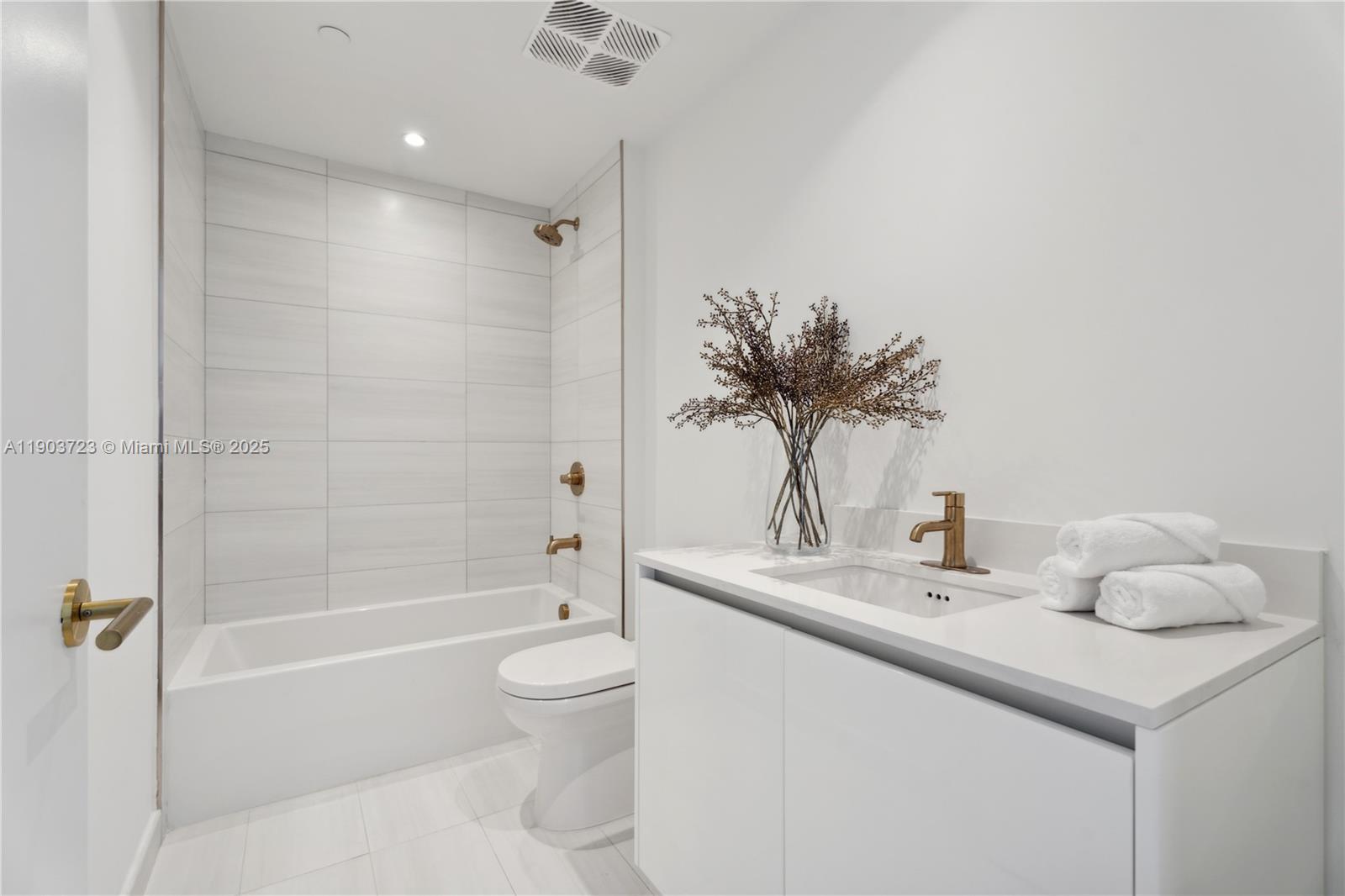 2678 Tigertail Ave #1202 Miami, FL 33133