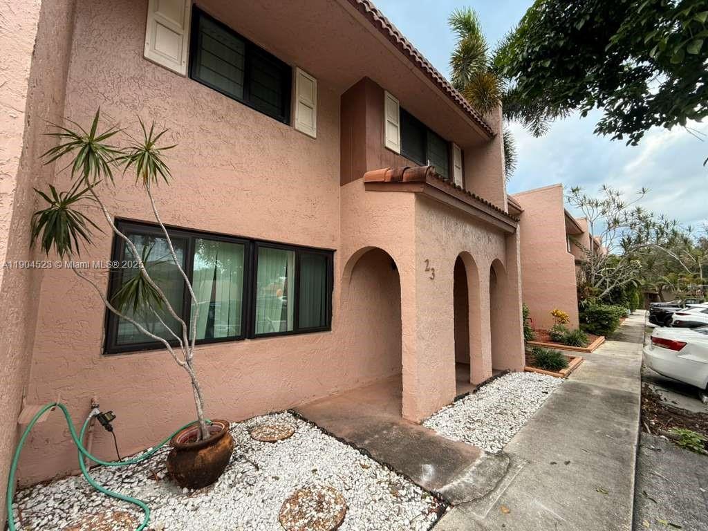 23 N Valencia Dr #2-32 Davie, FL 33324