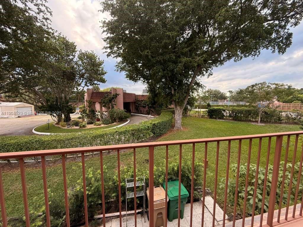 23 N Valencia Dr #2-32 Davie, FL 33324