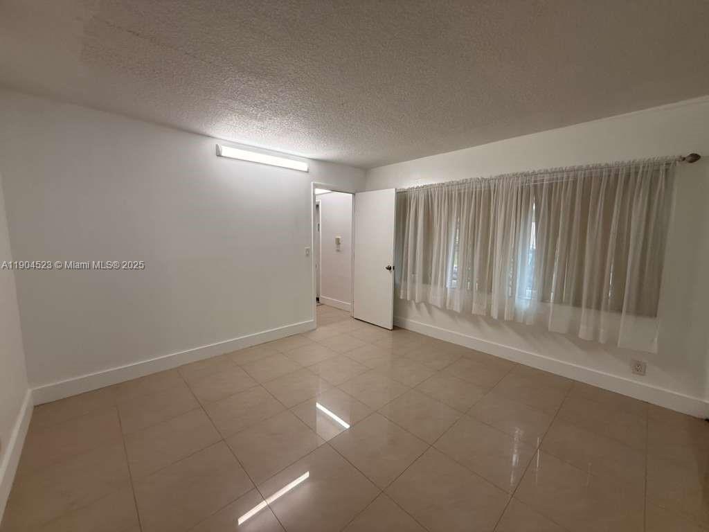 23 N Valencia Dr #2-32 Davie, FL 33324