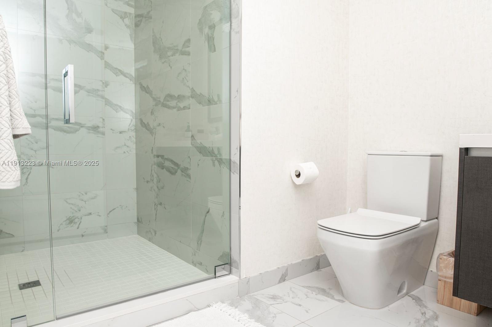 851 NE 1st Ave #1811 Miami, FL 33132