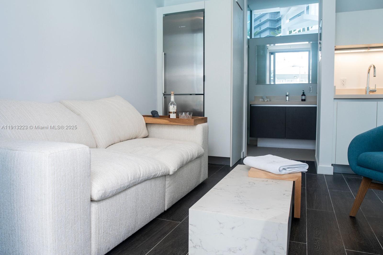 851 NE 1st Ave #1811 Miami, FL 33132