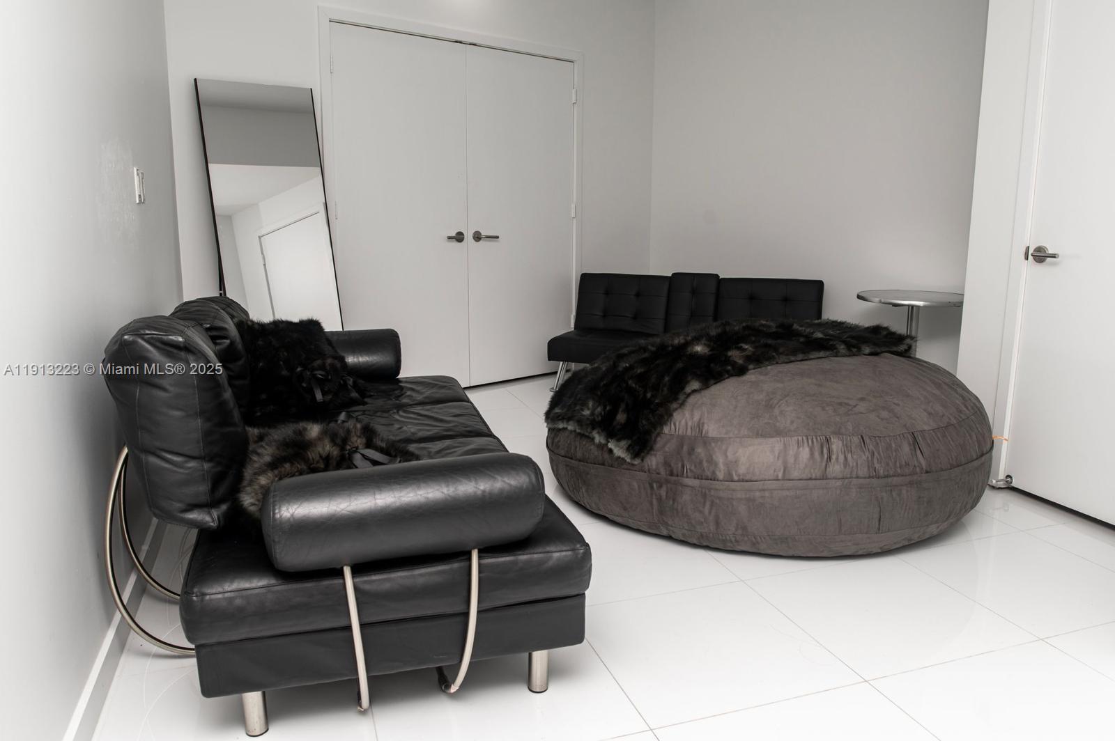 851 NE 1st Ave #1811 Miami, FL 33132